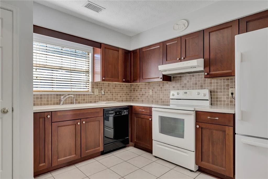 2 bedroom, 2 bathroom, 1,224 sq ft townhouse for sale at 5189 Village Green Way, Alpharetta, GA 30009 — photo 6