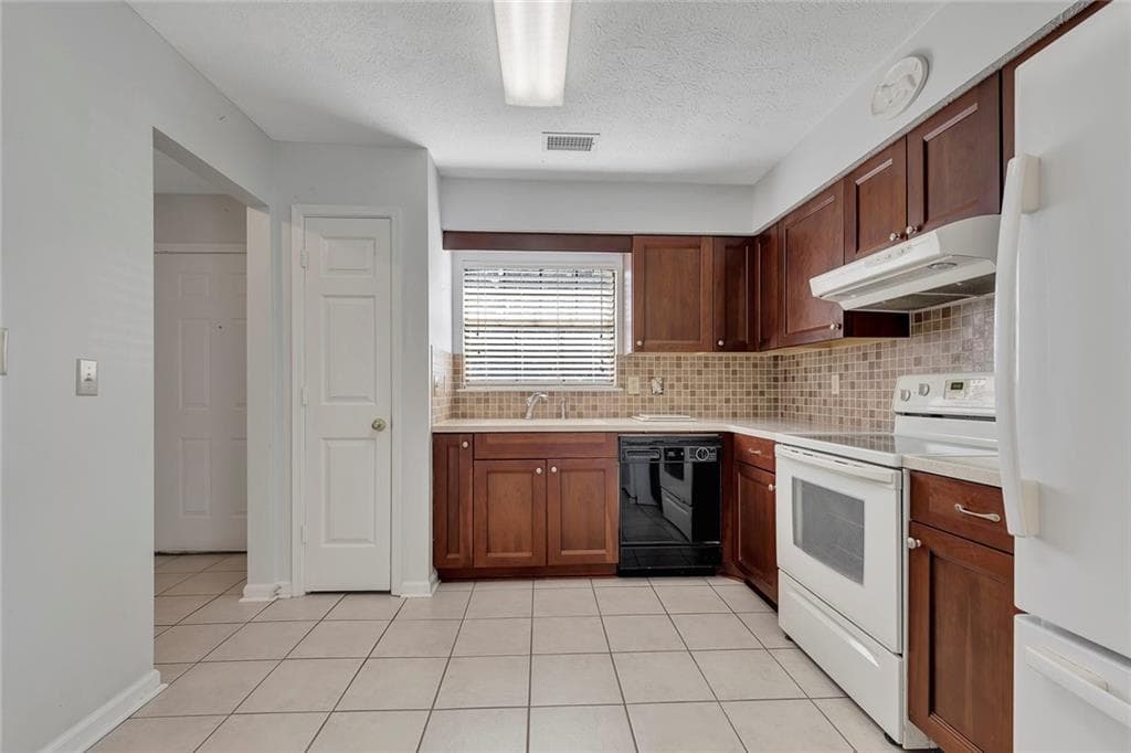 2 bedroom, 2 bathroom, 1,224 sq ft townhouse for sale at 5189 Village Green Way, Alpharetta, GA 30009 — photo 7