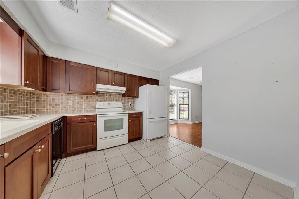 2 bedroom, 2 bathroom, 1,224 sq ft townhouse for sale at 5189 Village Green Way, Alpharetta, GA 30009 — photo 8
