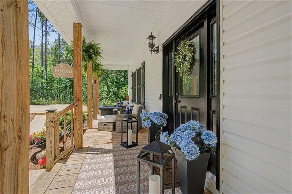 3 bedroom, 2 bathroom, 1,935 sq ft single family residence for sale at 1381 Star Point Road, Carrollton, GA 30116 — photo 3