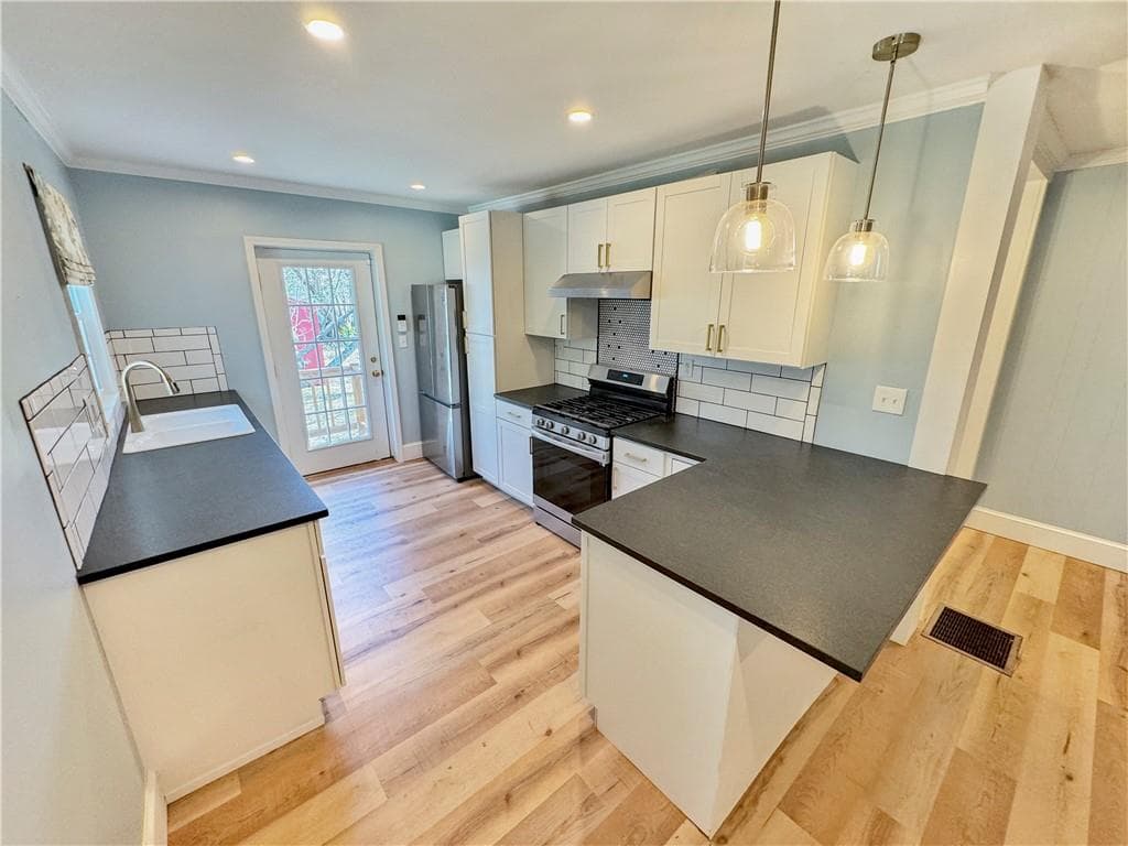 2 bedroom, 1 bathroom, 876 sq ft single family residence for rent at 229 Aviation Road, Marietta, GA 30060 for $1,850 a month — photo 7
