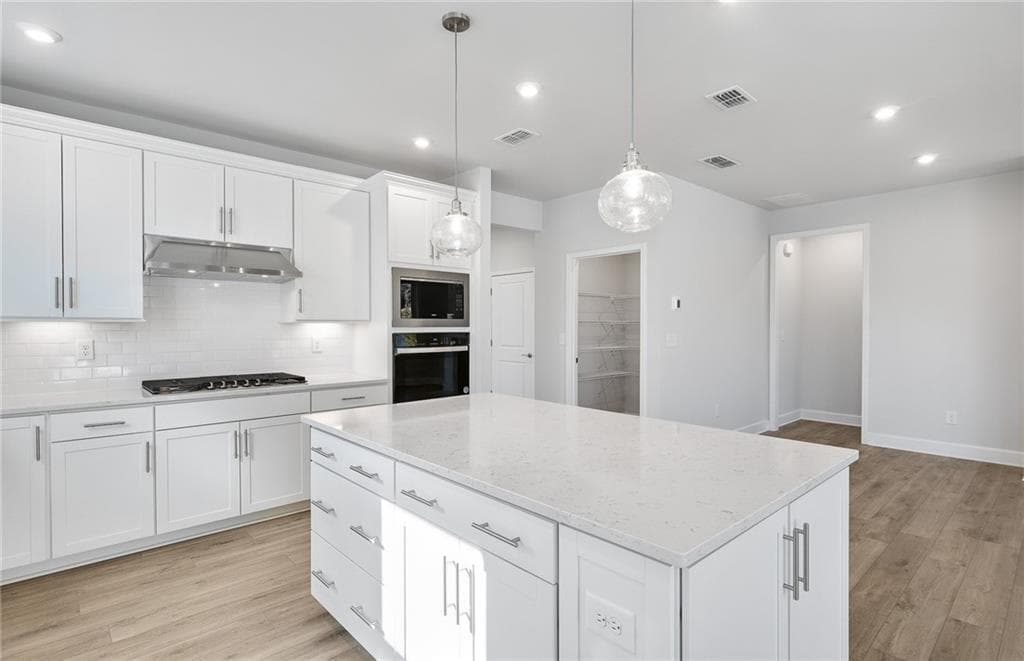 2 bedroom, 2 bathroom, 1,951 sq ft single family residence for sale at 1000 Starboard Way, Greensboro, GA 30642 — photo 3