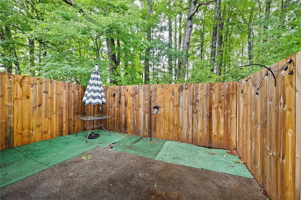 2 bedroom, 3 bathroom, 1,062 sq ft townhouse for sale at 2082 Lenoa Lane, Austell, GA 30106 — photo 3