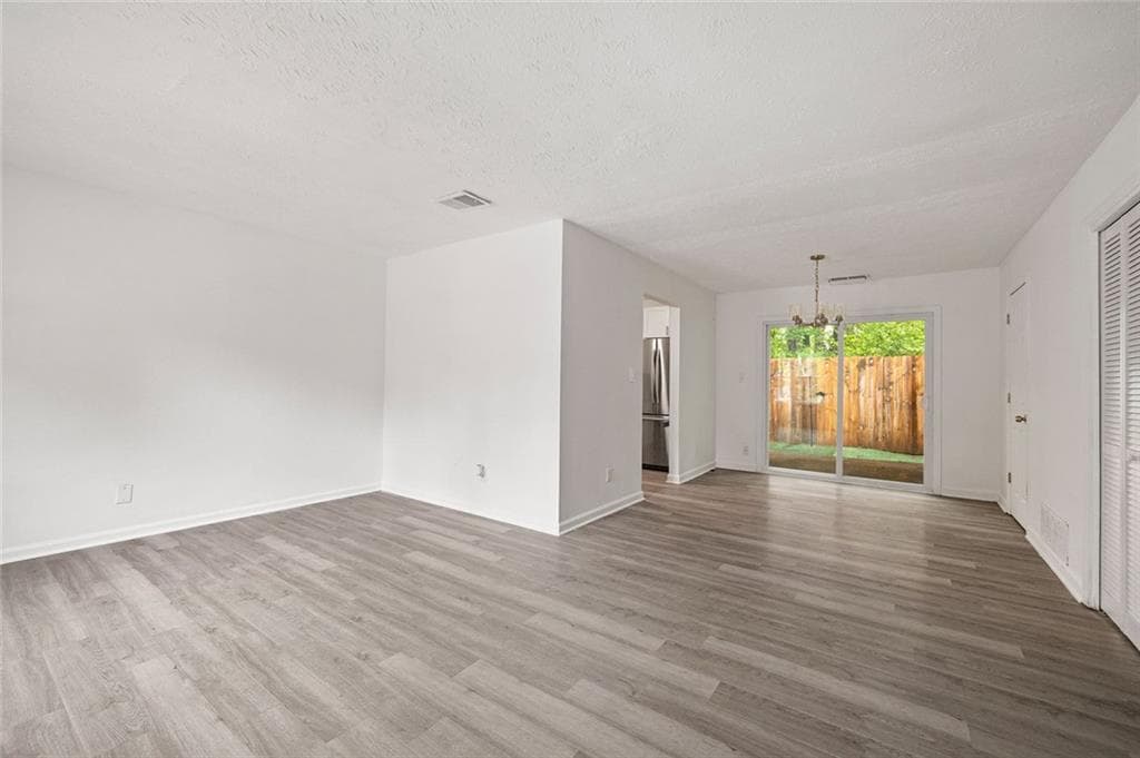 2 bedroom, 3 bathroom, 1,062 sq ft townhouse for sale at 2082 Lenoa Lane, Austell, GA 30106 — photo 4