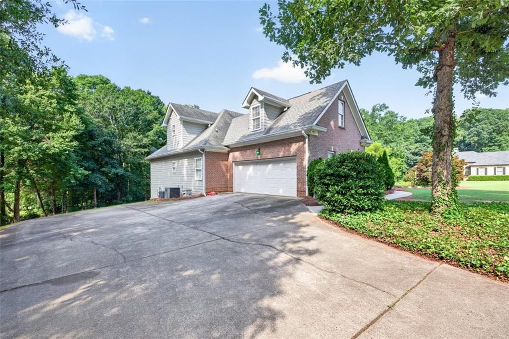 4 bedroom, 3 bathroom, 3,875 sq ft single family residence for sale at 1403 Lull Water Court, Hoschton, GA 30548 — photo 2