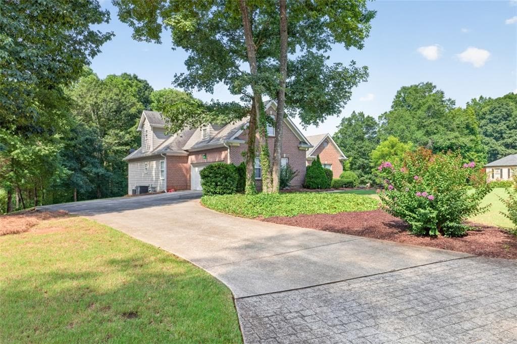 4 bedroom, 3 bathroom, 3,875 sq ft single family residence for sale at 1403 Lull Water Court, Hoschton, GA 30548 — photo 3