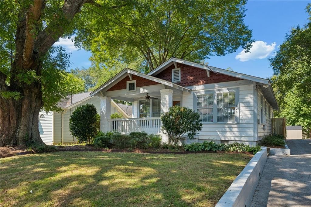 3 bedroom, 2 bathroom, 1,364 sq ft single family residence under contract at 125 Clifton Street, Atlanta, GA 30317 — photo 2