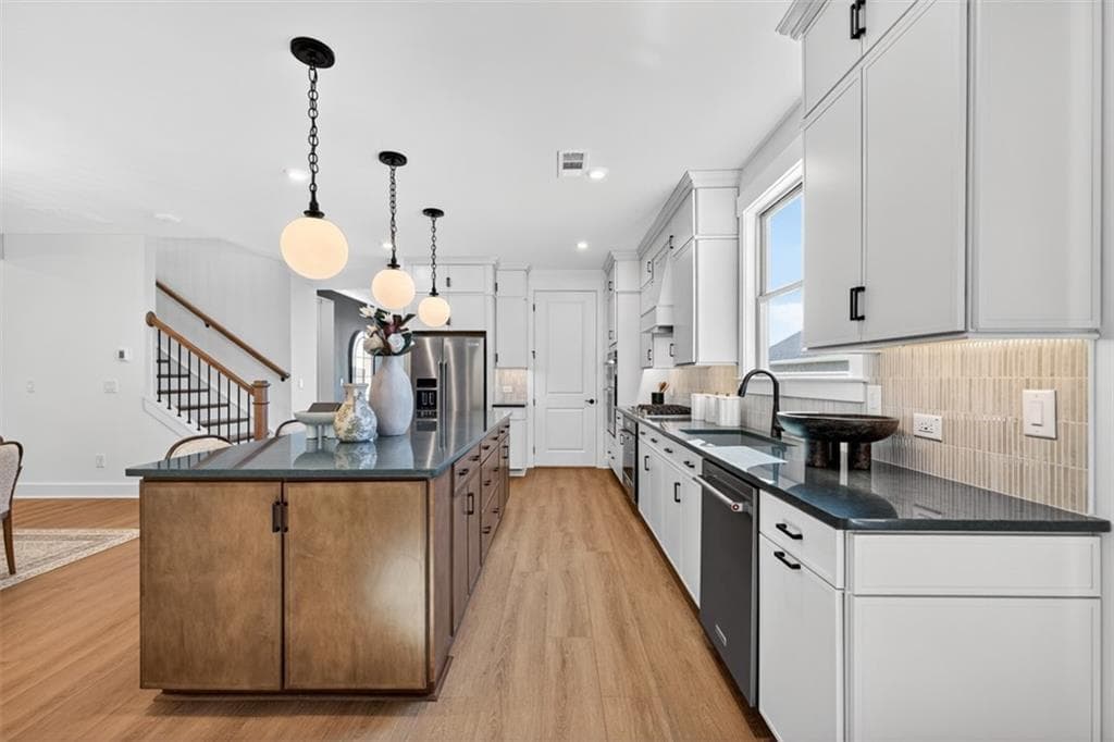 3 bedroom, 3 bathroom, 1,872 sq ft single family residence for sale at 1111 Starboard Way, Greensboro, GA 30642 — photo 3