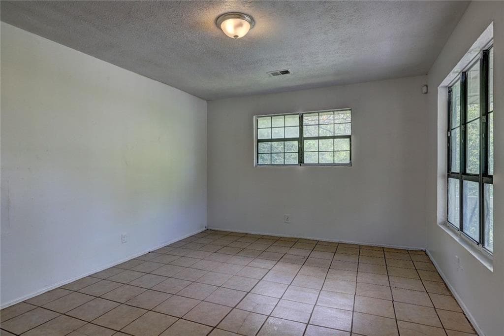 3 bedroom, 2 bathroom, 1,200 sq ft single family residence for sale at 487 Cowan Street, Macon, GA 31217 — photo 2