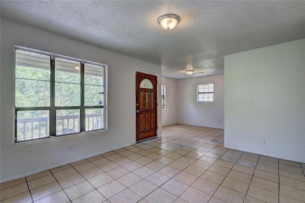 3 bedroom, 2 bathroom, 1,200 sq ft single family residence for sale at 487 Cowan Street, Macon, GA 31217 — photo 3