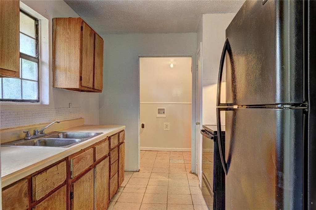 3 bedroom, 2 bathroom, 1,200 sq ft single family residence for sale at 487 Cowan Street, Macon, GA 31217 — photo 4