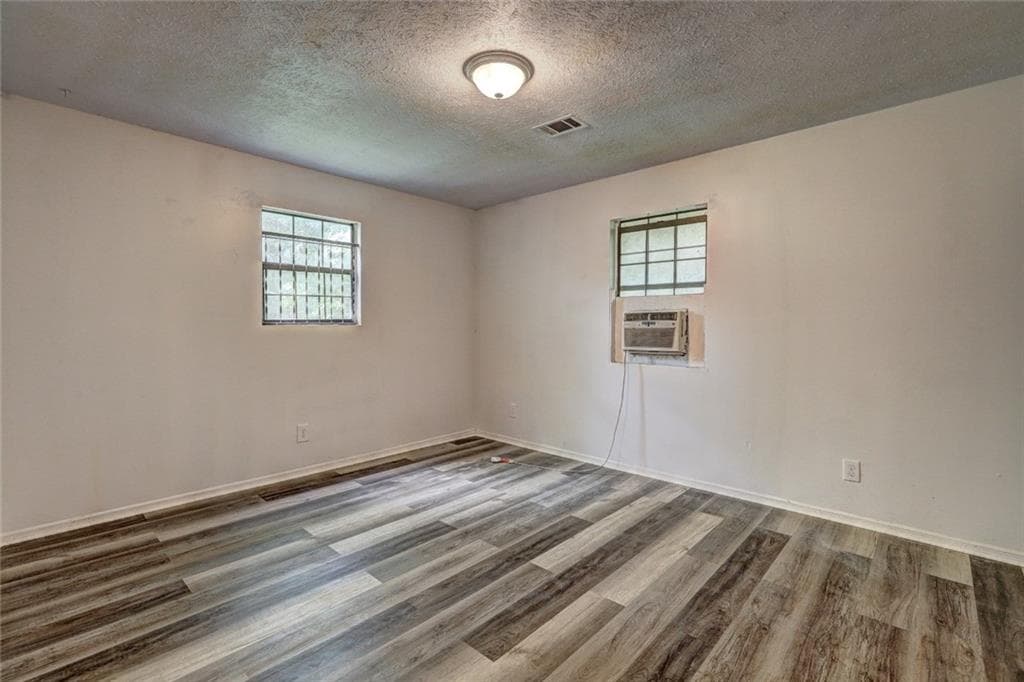 3 bedroom, 2 bathroom, 1,200 sq ft single family residence for sale at 487 Cowan Street, Macon, GA 31217 — photo 6
