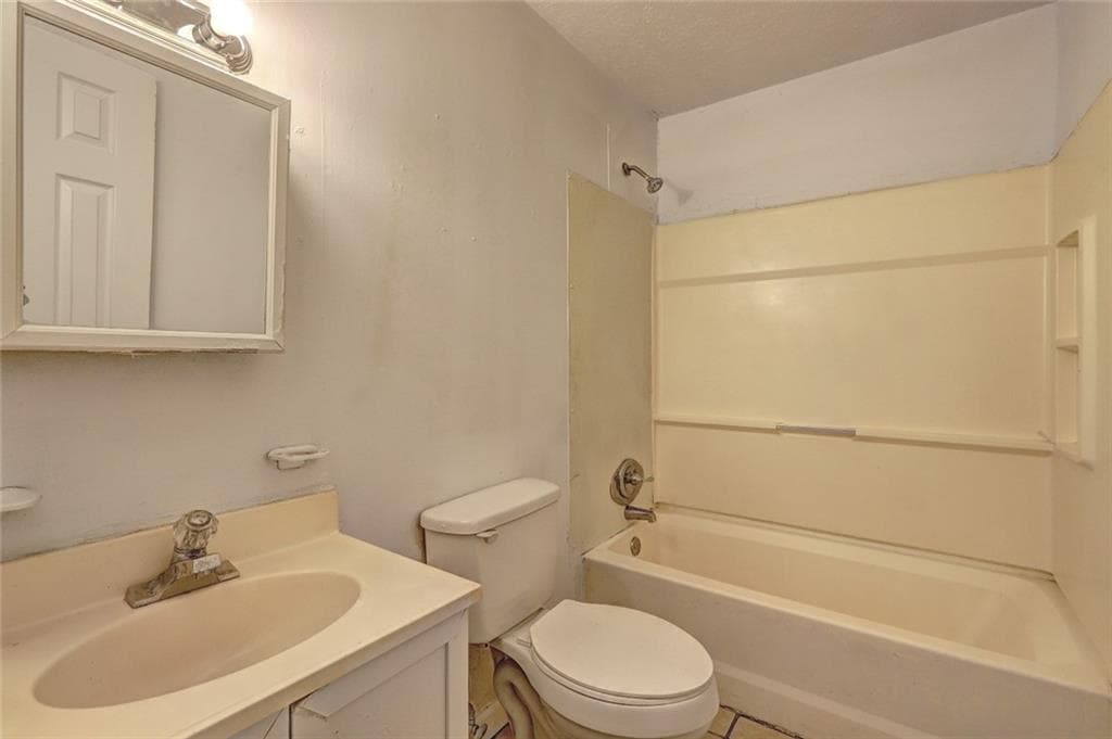 3 bedroom, 2 bathroom, 1,200 sq ft single family residence for sale at 487 Cowan Street, Macon, GA 31217 — photo 9