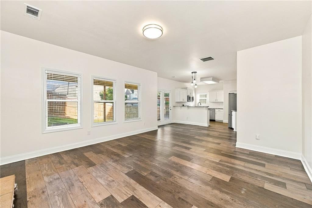 3 bedroom, 3 bathroom, 1,838 sq ft single family residence for sale at 1610 Lily Valley Drive, Lawrenceville, GA 30045 — photo 3