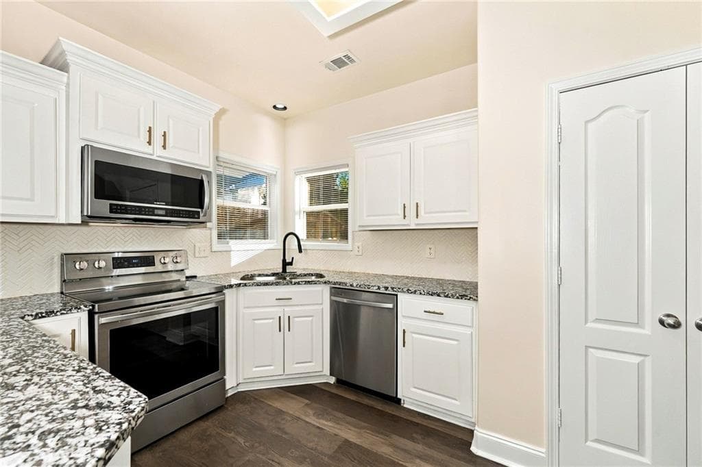 3 bedroom, 3 bathroom, 1,838 sq ft single family residence for sale at 1610 Lily Valley Drive, Lawrenceville, GA 30045 — photo 4