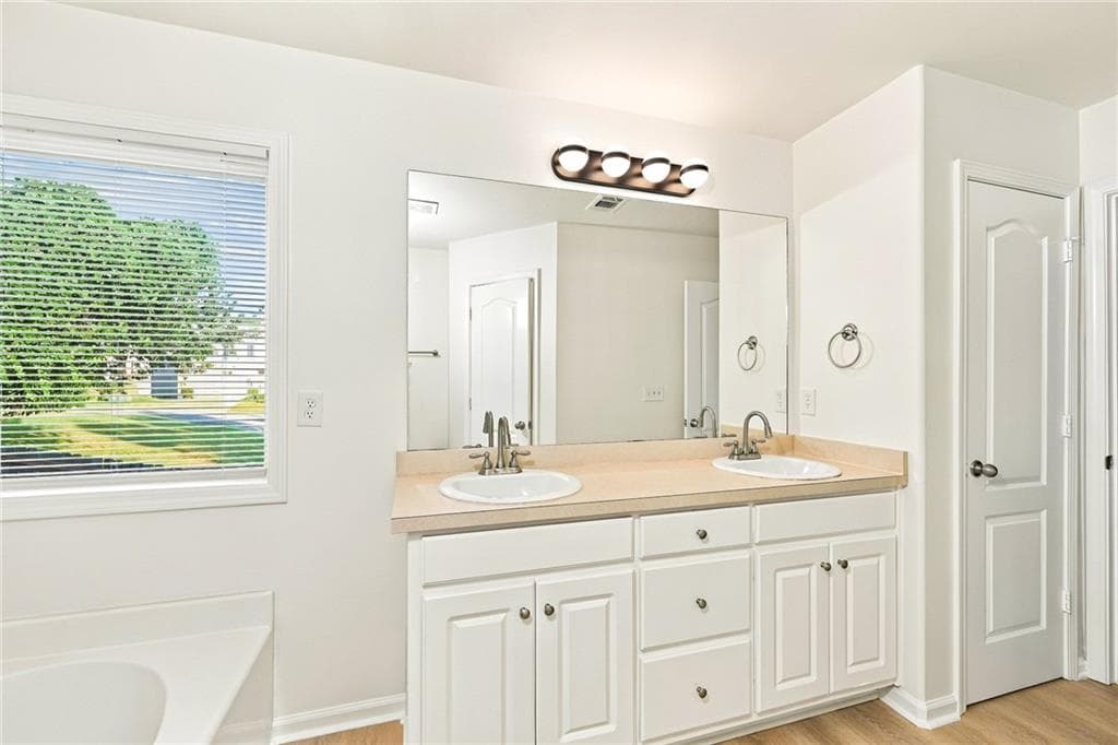 3 bedroom, 3 bathroom, 1,838 sq ft single family residence for sale at 1610 Lily Valley Drive, Lawrenceville, GA 30045 — photo 9