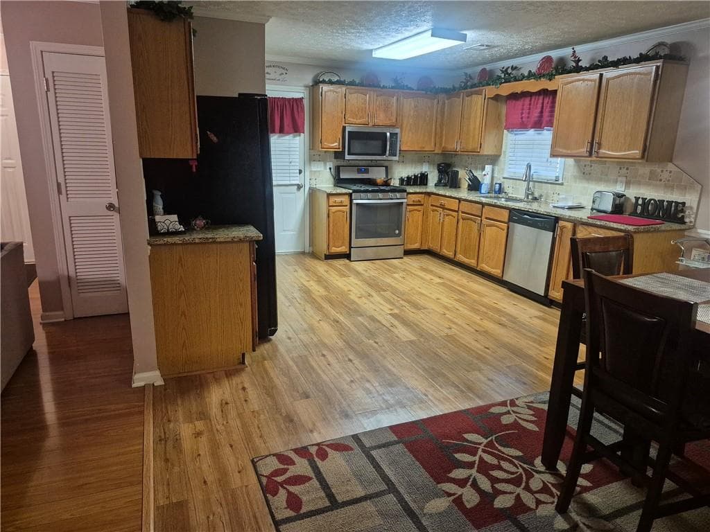 3 bedroom, 2 bathroom, 1,350 sq ft single family residence for sale at 1647 Sugarmaple Drive, Conyers, GA 30094 — photo 6