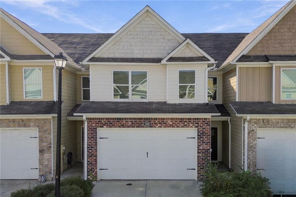3 bedroom, 3 bathroom, 1,676 sq ft townhouse for sale at 110 Squarewood Lane, Cartersville, GA 30121