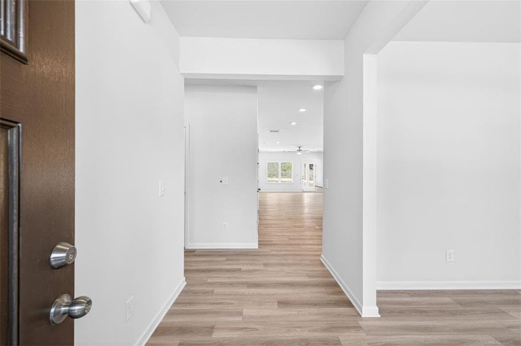 4 bedroom, 3 bathroom, 2,373 sq ft single family residence for sale at 103 Meadowview Court, Carrollton, GA 30117 — photo 2
