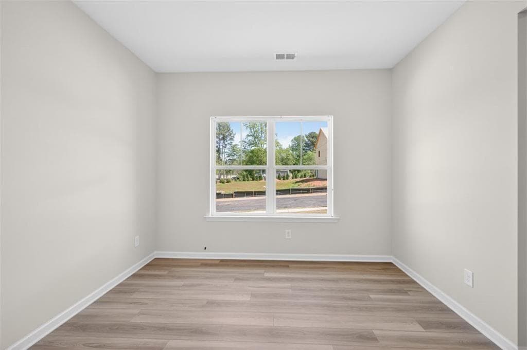 4 bedroom, 3 bathroom, 2,373 sq ft single family residence for sale at 103 Meadowview Court, Carrollton, GA 30117 — photo 4