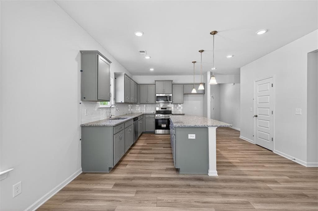 4 bedroom, 3 bathroom, 2,373 sq ft single family residence for sale at 103 Meadowview Court, Carrollton, GA 30117 — photo 7