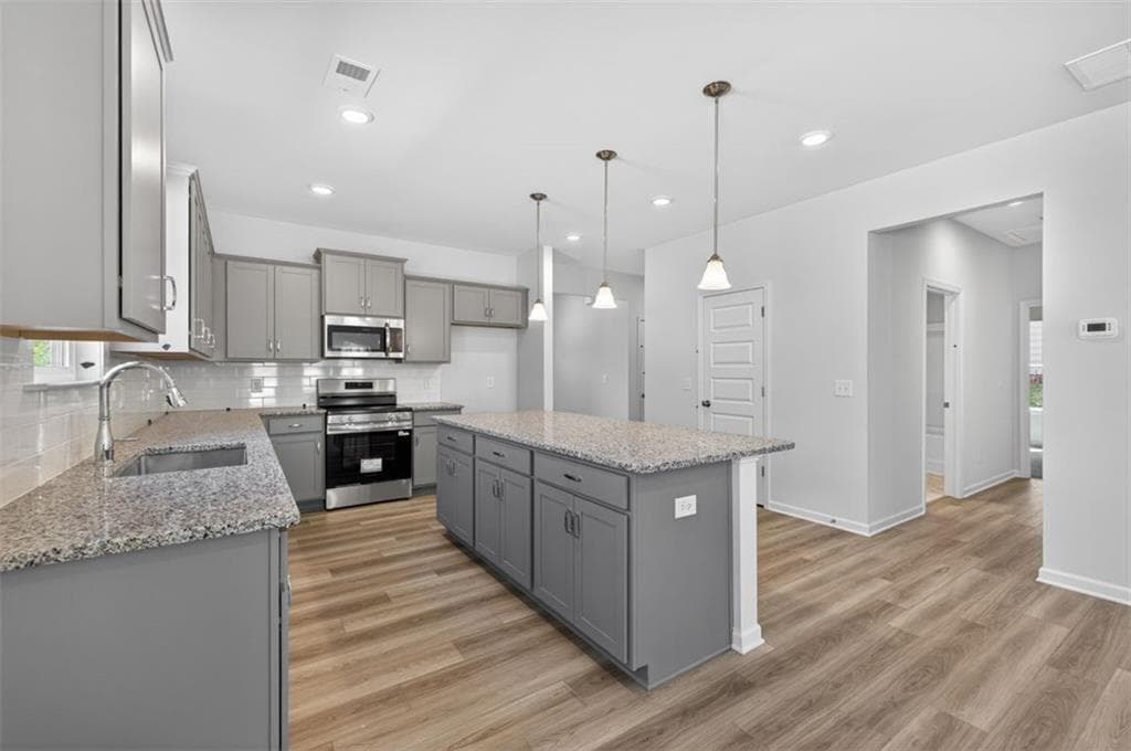4 bedroom, 3 bathroom, 2,373 sq ft single family residence for sale at 103 Meadowview Court, Carrollton, GA 30117 — photo 8