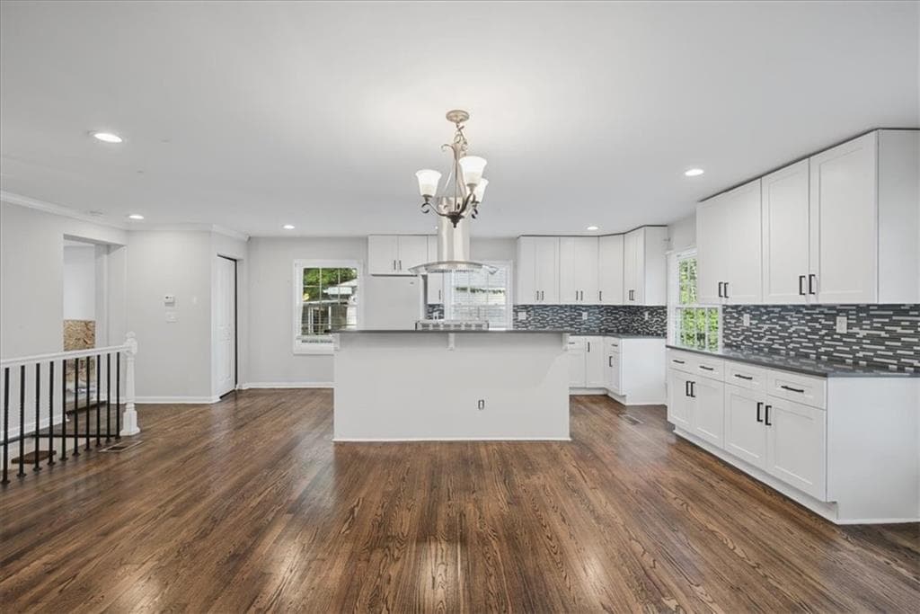 2 bedroom, 3 bathroom, 1,958 sq ft single family residence for sale at 2844 Oldknow Drive, Atlanta, GA 30318 — photo 6