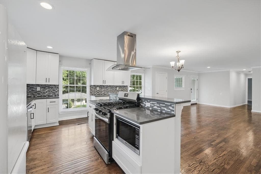 2 bedroom, 3 bathroom, 1,958 sq ft single family residence for sale at 2844 Oldknow Drive, Atlanta, GA 30318 — photo 7