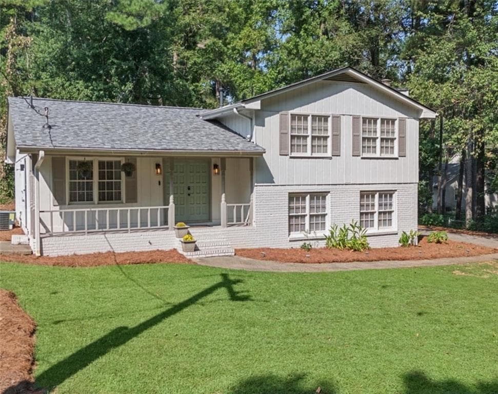 4 bedroom, 3 bathroom, 2,249 sq ft single family residence for sale at 3167 Mountain Creek Lane, Roswell, GA 30075 — photo 2