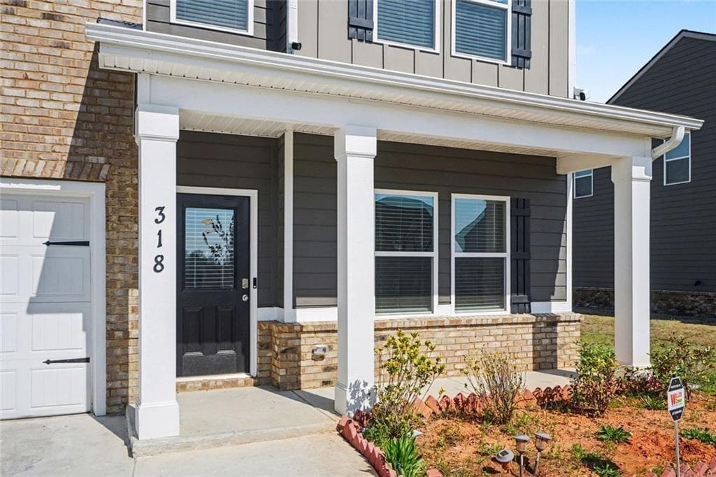 4 bedroom, 3 bathroom, 2,327 sq ft single family residence for sale at 318 W Sandy Creek Drive, Covington, GA 30014 — photo 3