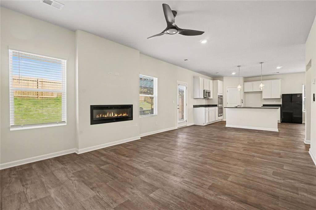 4 bedroom, 3 bathroom, 2,327 sq ft single family residence for sale at 318 W Sandy Creek Drive, Covington, GA 30014 — photo 6
