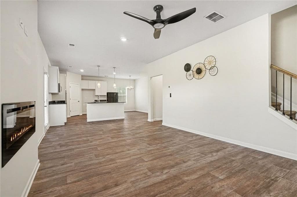4 bedroom, 3 bathroom, 2,327 sq ft single family residence for sale at 318 W Sandy Creek Drive, Covington, GA 30014 — photo 7