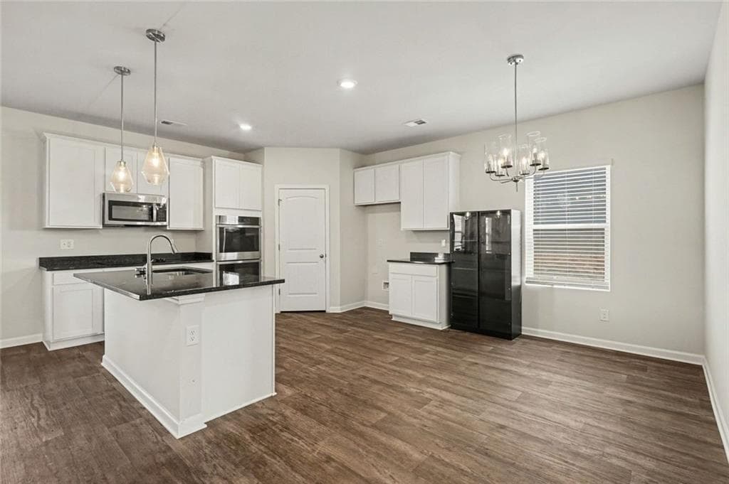 4 bedroom, 3 bathroom, 2,327 sq ft single family residence for sale at 318 W Sandy Creek Drive, Covington, GA 30014 — photo 8