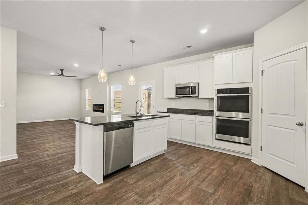 4 bedroom, 3 bathroom, 2,327 sq ft single family residence for sale at 318 W Sandy Creek Drive, Covington, GA 30014 — photo 10