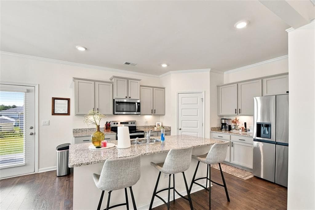 4 bedroom, 3 bathroom, 1,940 sq ft single family residence for sale at 385 Shasta Court, Hoschton, GA 30548 — photo 4