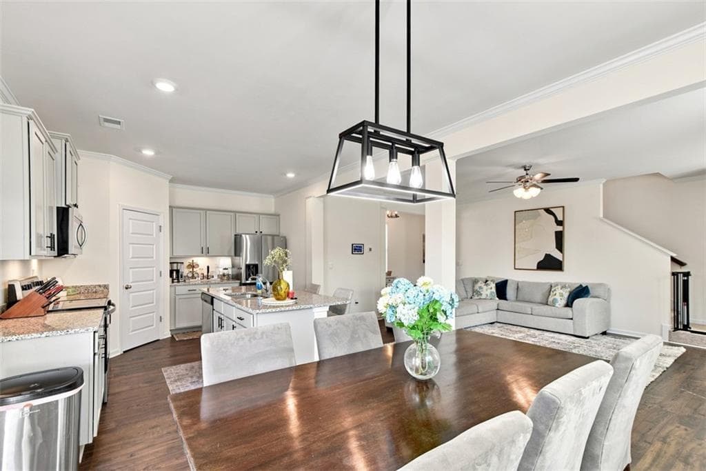 4 bedroom, 3 bathroom, 1,940 sq ft single family residence for sale at 385 Shasta Court, Hoschton, GA 30548 — photo 6