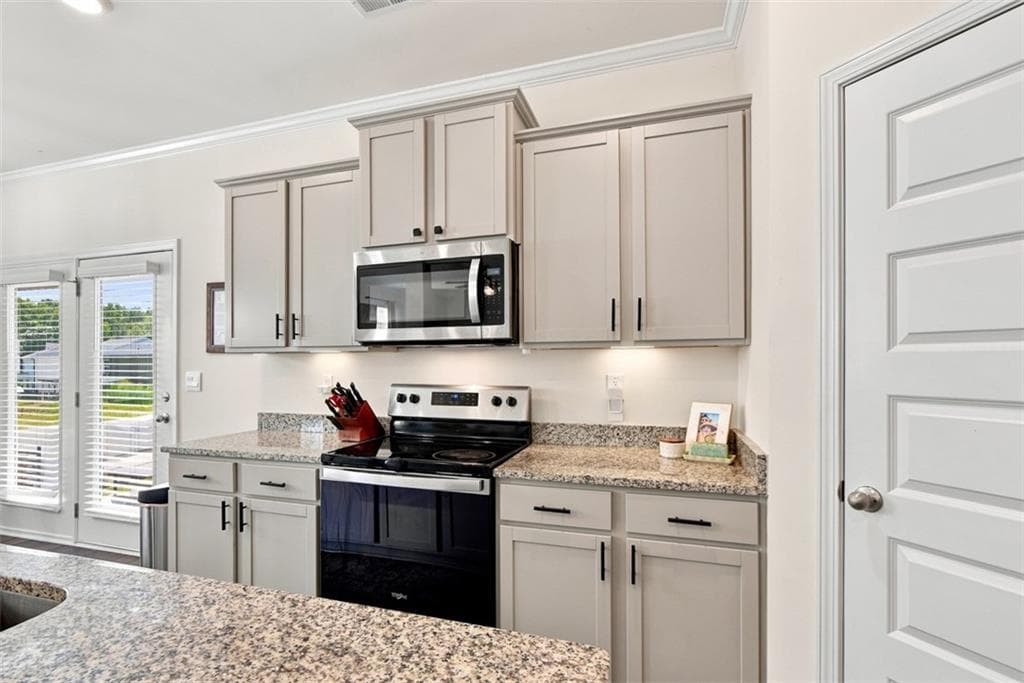 4 bedroom, 3 bathroom, 1,940 sq ft single family residence for sale at 385 Shasta Court, Hoschton, GA 30548 — photo 7