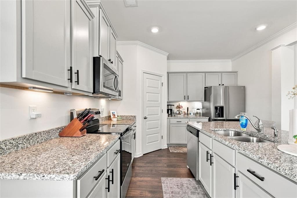 4 bedroom, 3 bathroom, 1,940 sq ft single family residence for sale at 385 Shasta Court, Hoschton, GA 30548 — photo 8