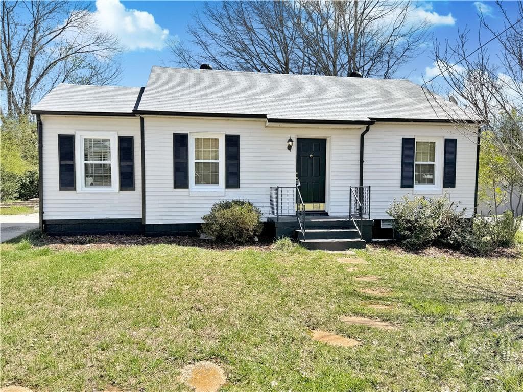 2 bedroom, 1 bathroom, 876 sq ft single family residence for rent at 229 Aviation Road, Marietta, GA 30060 for $1,850 a month — photo 1 of 18