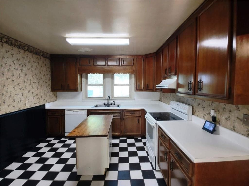 2 bedroom, 1 bathroom, 1,449 sq ft single family residence for sale at 115 Harrison Road, Rome, GA 30165 — photo 4