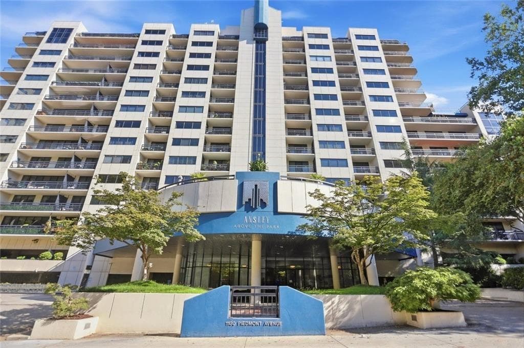 1 bedroom, 1 bathroom, 790 sq ft condominium for sale at 1130 Piedmont Avenue 505, Atlanta, GA 30309