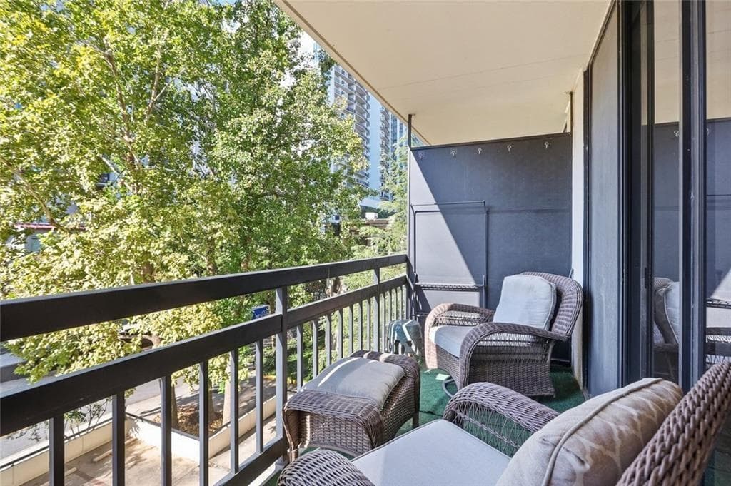 1 bedroom, 1 bathroom, 790 sq ft condominium for sale at 1130 Piedmont Avenue 505, Atlanta, GA 30309 — photo 8