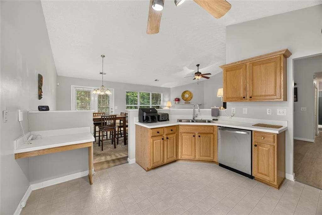 3 bedroom, 2 bathroom, 1,495 sq ft single family residence for sale at 7512 Deer Creek Drive, Union City, GA 30291 — photo 9