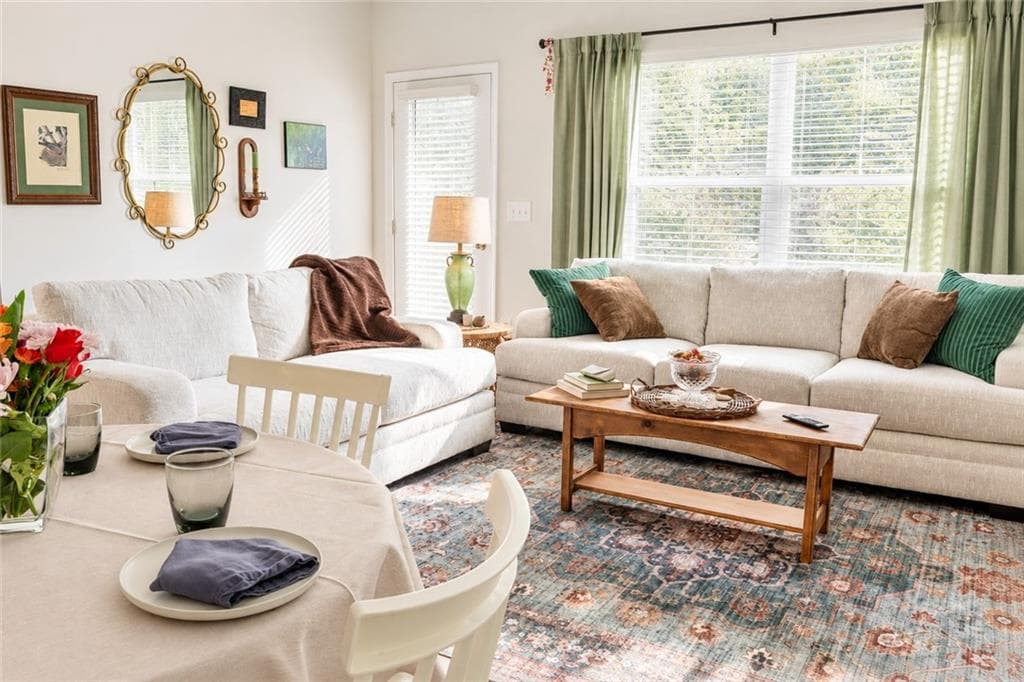 3 bedroom, 3 bathroom, 1,990 sq ft townhouse for sale at 1074 Chastain Drive, Sugar Hill, GA 30518 — photo 5