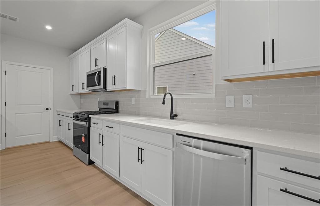 3 bedroom, 2 bathroom, 2,181 sq ft single family residence for sale at 1232 Bartam Drive, Griffin, GA 30223 — photo 4