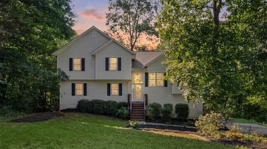 5 bedroom, 3 bathroom, 2,302 sq ft single family residence for sale at 320 Bouldercrest Way, Woodstock, GA 30188 — photo 7