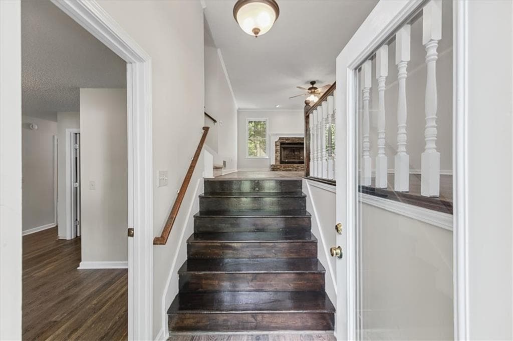5 bedroom, 3 bathroom, 2,302 sq ft single family residence for sale at 320 Bouldercrest Way, Woodstock, GA 30188 — photo 9