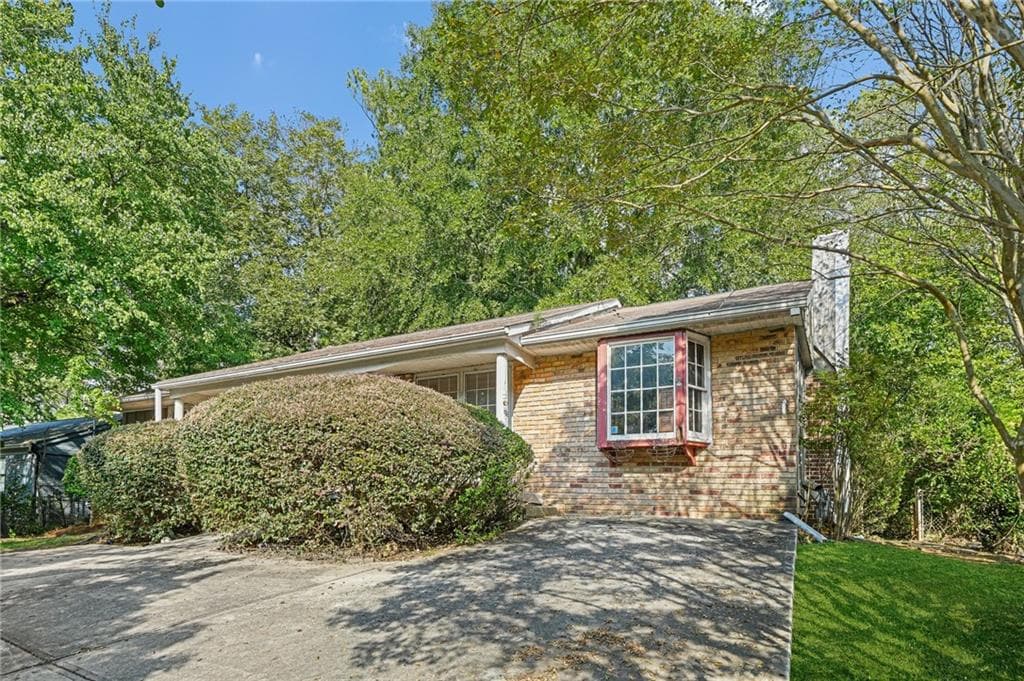 3 bedroom, 3 bathroom, 1,803 sq ft single family residence for sale at 2511 Spring Drive, Smyrna, GA 30080 — photo 2