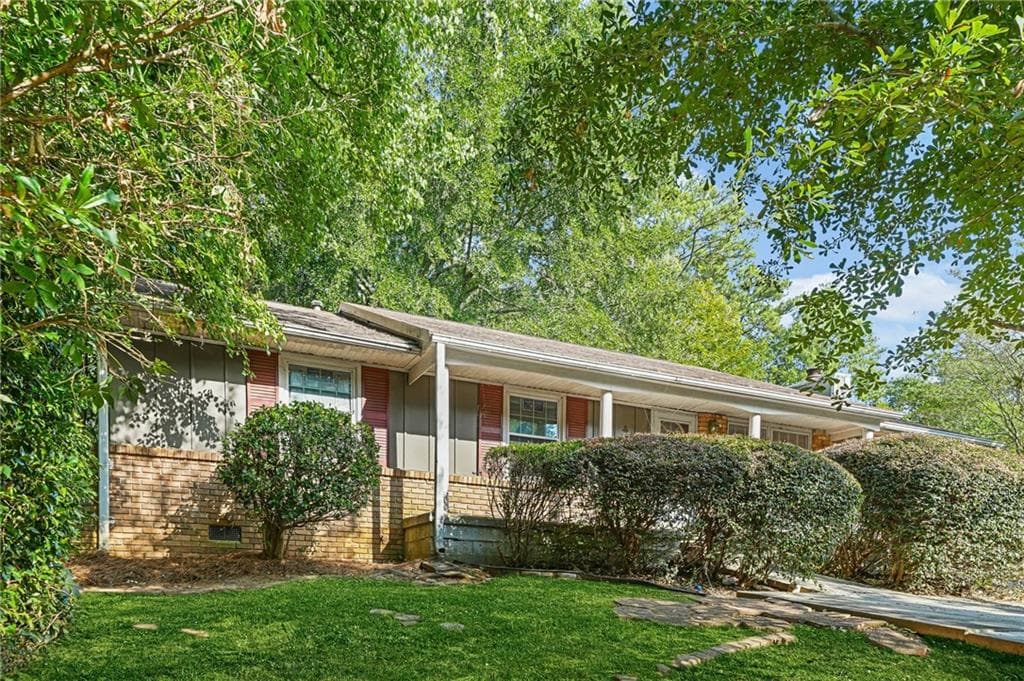 3 bedroom, 3 bathroom, 1,803 sq ft single family residence for sale at 2511 Spring Drive, Smyrna, GA 30080 — photo 3