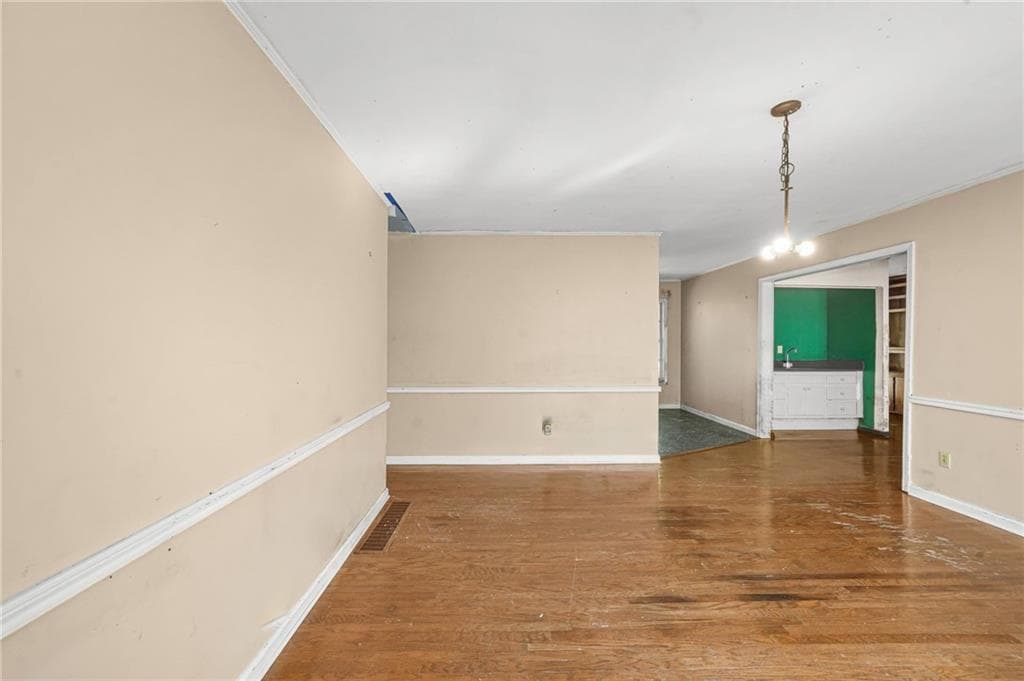 3 bedroom, 3 bathroom, 1,803 sq ft single family residence for sale at 2511 Spring Drive, Smyrna, GA 30080 — photo 4